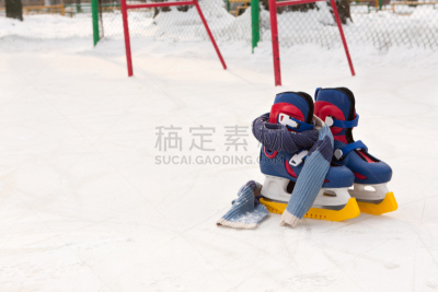 铸锭,机敏,留白,休闲活动,水平画幅,无人,靴子,想法,运动,冬天