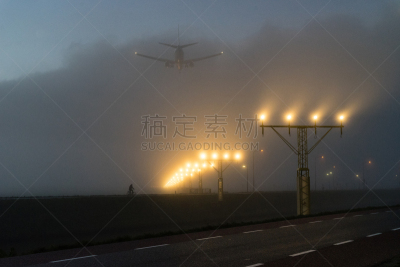 飞机,哈勒默梅尔,雾,飞机跑道,荷兰北部,荷兰,水平画幅,机场,抵达,摄影