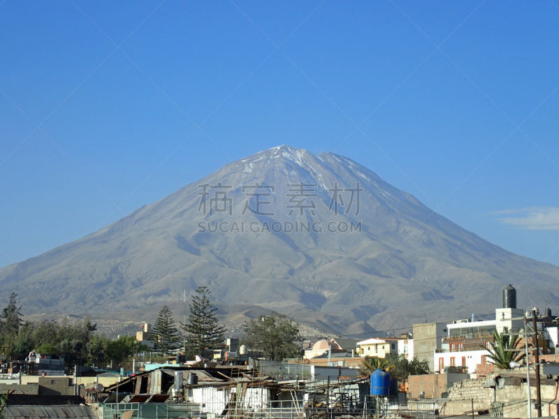 米斯蒂火山,秘鲁,高架铁路铁轨,阿雷基帕城,阿雷基帕地区,天空,水平画幅,山,雪,无人