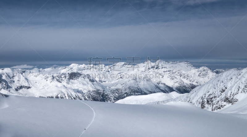 雪,滑雪运动,痕迹,山谷,在上面,田地,天空,水平画幅,滑雪坡,岩层