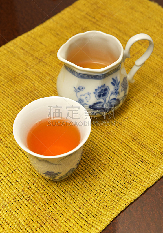 中国茶,乌龙茶,垂直画幅,无人,茶杯,健康生活方式,工间休息,摄影,倒
