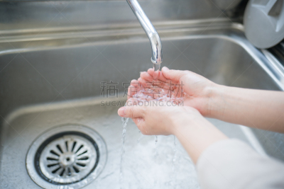 女人,洗涤液,水