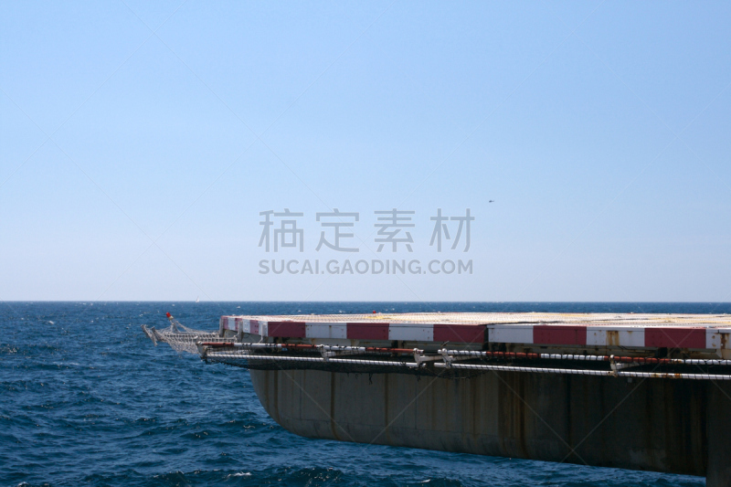 海洋,在上面,防护网,限制区标志,直升机,水平画幅,无人,建筑平台,水平线,蓝色