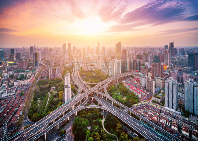城市天际线,多车道公路,立交桥,公路,交通,都市风景,桥,航拍视角,未来,路