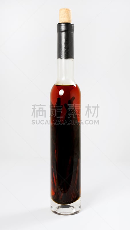 香草兰,浸泡油,伏特加,垂直画幅,稀缺,褐色,芳香的,玻璃,含酒精饮料,马达加斯加