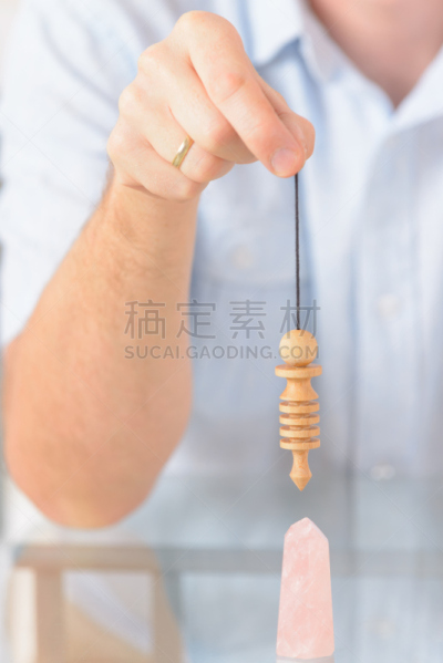 钟摆,男人,探矿杖,神符,催眠师,心理健康专业人员,垂直画幅,灵性,链,时间