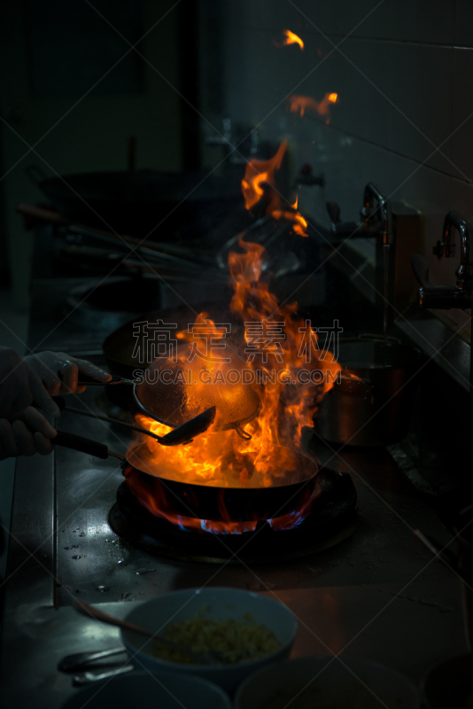 烧菜（法式烹调）,商业厨房,调料,垂直画幅,膳食,锅,泰国,现代,专业人员,炖锅