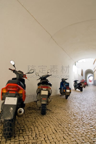 小型摩托车,踏板车,机动脚踏车,苦尽甘来,有序,垂直画幅,摩托车,能源,无人,静止的
