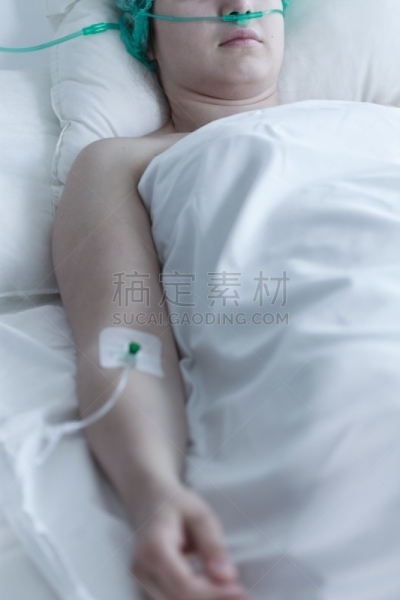 青年人,垂直画幅,四肢,装管,男性,仅成年人,现代,部分,私密,气管切开管