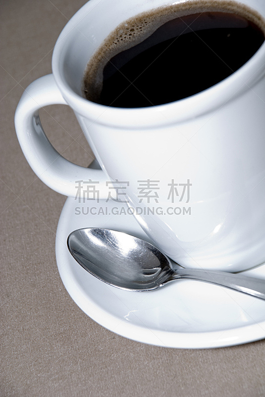 杯,黑咖啡,垂直画幅,彩色背景,褐色背景,早餐,无人,汤匙,咖啡杯,咖啡