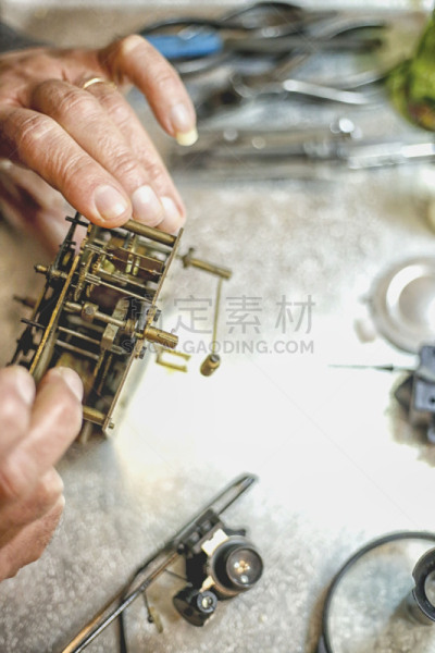 古老的,车间,中老年人,修理工,记时卡片,平衡折角灯,垂直画幅,钟表匠,时间,白人