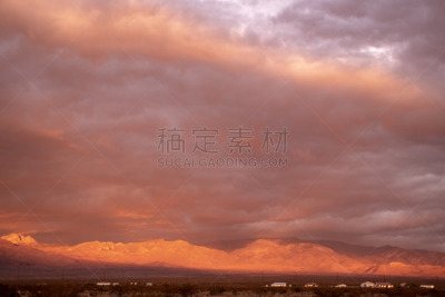 云,莫哈韦沙漠,山脉,天空,山谷,建筑结构,气候,城镇,风景,环境