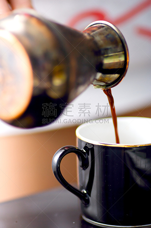 土耳其清咖啡,铜锅,垂直画幅,选择对焦,芳香的,早晨,异国情调,饮料,金属,咖啡
