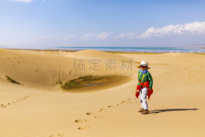 沙漠,儿童,青海湖,戈壁滩,青海省,脚印,学龄前,仅儿童,沙子,热