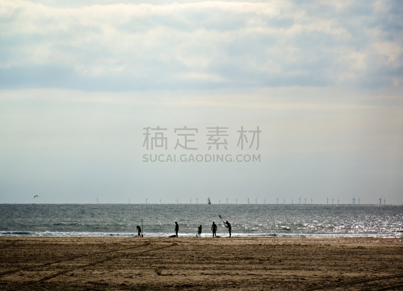 海滩,水上运动器材,少量人群,休闲活动,水平画幅,沙子,风力,人群,夏天,户外