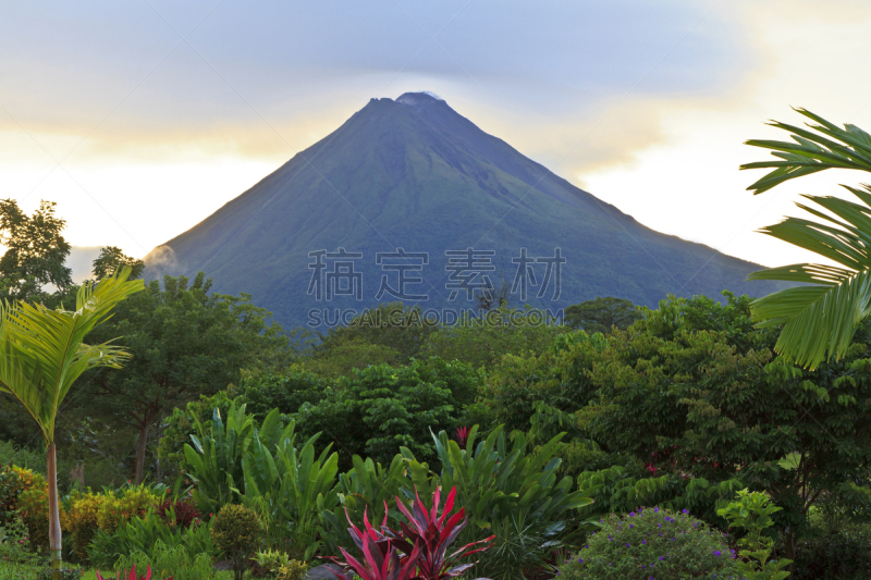 阿雷纳火山,黄昏,拉福尔图那,阿拉胡埃拉省,哥斯达黎加,自然,天空,水平画幅,地形