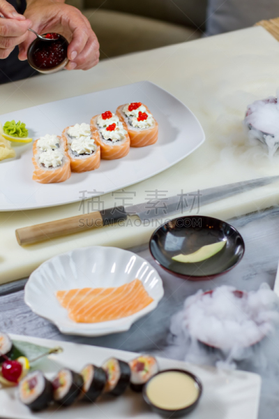 盘子,寿司,小圆面包,撒谎者,垂直画幅,鱼子酱,配方,膳食,海产,奶酪