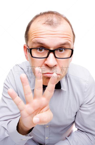 伸出四个手指,垂直画幅,白人,男商人,男性,仅成年人,眼镜,白色,出示,迷惑