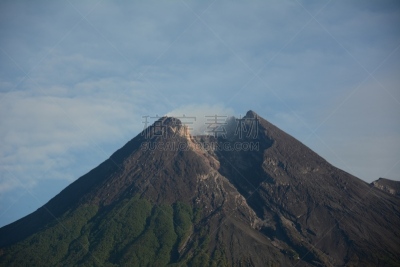 山,墨拉皮火山,爪哇,印度尼西亚,天空,水平画幅,云,中爪哇省,无人,火山地形