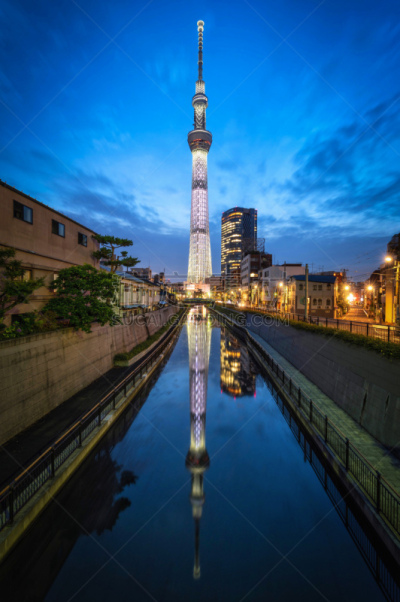 著名景点,东京,日本,塔,浅草,天空树,室内过夜,垂直画幅,水,天空