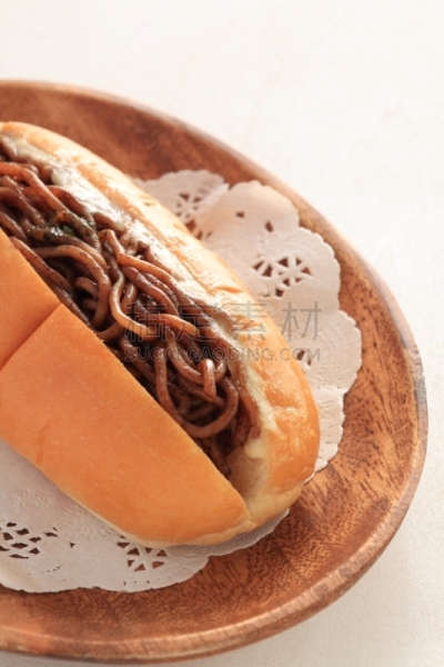 日本食品,日式炒面,油煎虾面,垂直画幅,三明治,留白,高视角,静物,无人,特写