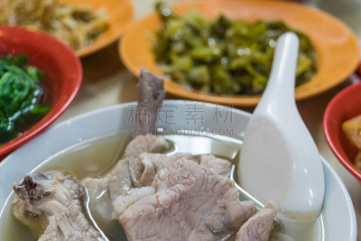 库特,桌子,上菜,配菜,汤,动物骨,豆腐,名声,肋骨,餐具