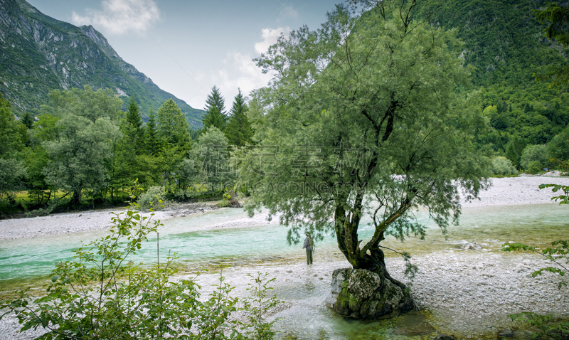 索卡河,活物钓鱼,斯洛文尼亚,特里格拉夫国家公园,julian alps,国家公园,水平画幅,户外,山,河流