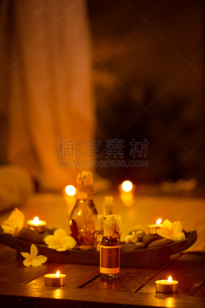 spa美容,瓶子,按摩油,垂直画幅,烛光,木制,无人,健康保健,健康,化妆用品
