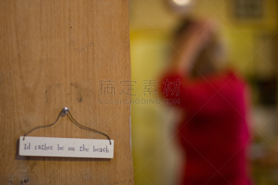 表现消极,女人,头痛,水平画幅,绝望,情绪压力,极大的悲伤,压力,疲劳的,发狂的