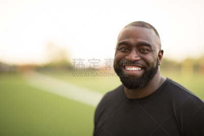 美式足球,教练,平衡折角灯,注视镜头,黑色人种,主教练,运动,仅男人,人种,户外