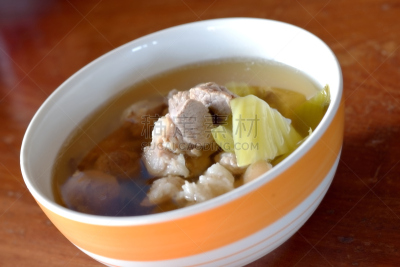 酸菜,猪肉,浓味肉汤,汤碗,胡萝卜,水平画幅,开胃品,奶油,膳食,特写