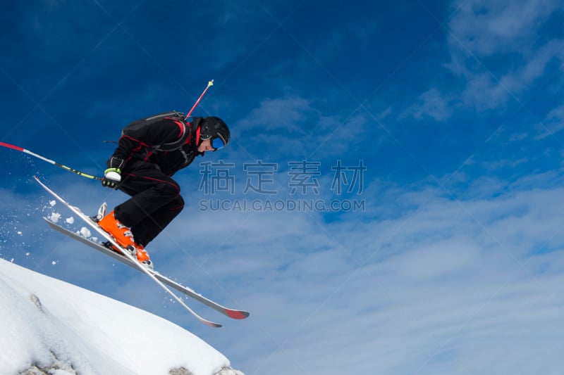 滑雪运动,非滑雪场地的滑雪,动作,滑雪靴,自由式滑雪,极限滑雪,滑雪杖,滑雪镜,滑雪服,天空