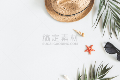 夏天,棕榈叶,概念,平铺,帽子,在上面,鸡尾酒,灰色背景,留白,构图