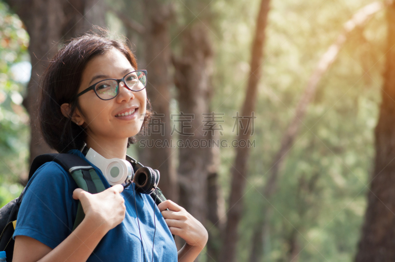 眼镜,女人,耳机,徒步旅行,背包,亚洲,青少年,留白,古典式,旅行者