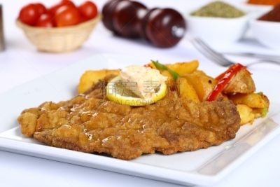 炸猪排,鱼类,格子烤肉,海产,柠檬,火鸡肉,晚餐,炸薯条,书桌,鸡肉