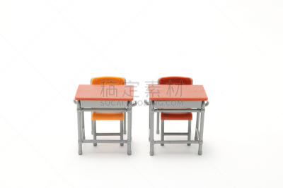 两个物体,书桌,小的,白色背景,留白,座位,水平画幅,无人,椅子,高中学校建筑