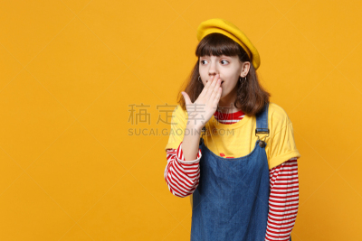 粗斜纹棉布,影棚拍摄,女孩,黄色,人,青少年,留白,贝雷帽,太阳裙,背景聚焦