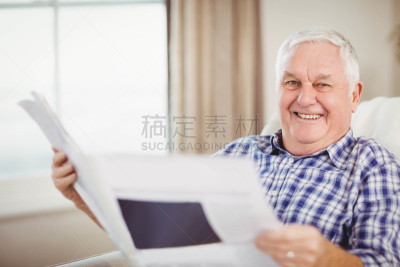 老年男人,信息提示点,正面视角,休闲活动,古老的,家庭生活,早晨,仅男人,仅成年人