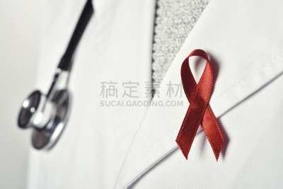 男人,艾滋病警示丝带,机敏,水平画幅,世界艾滋病日,符号,仅男人,仅成年人,社会意识符号
