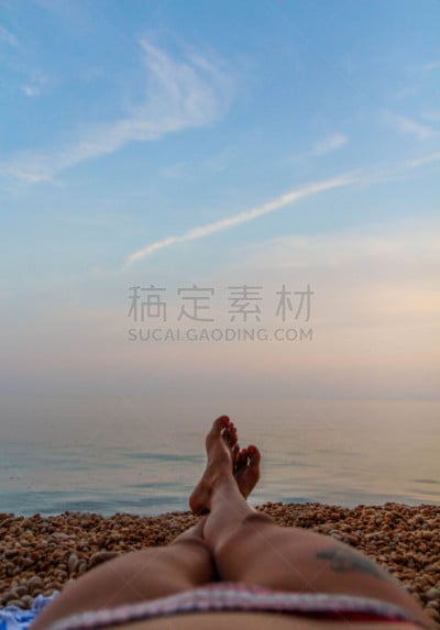 海滩,时间,女孩,垂直画幅,天空,苏美尔文明,四肢,沙子,腿,户外
