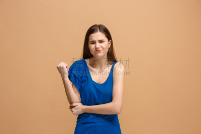 女人,沮丧,痛苦,肘,影棚拍摄,背景聚焦,蜡笔画,正面视角,噪声,仅成年人