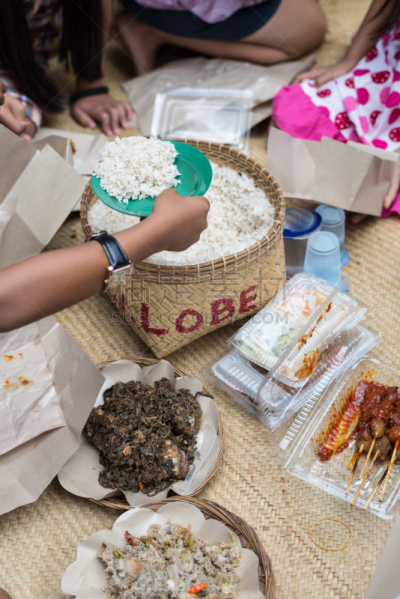 塔纳托拉雅,食品,传统,南苏拉威西省,特拉加,苏拉威西,垂直画幅,格子烤肉,四肢,马来西亚人