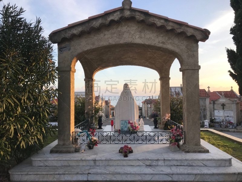 Au centre du cimetière marin d’Ajaccio