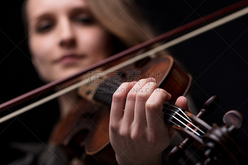 小提琴手,手,进行中,巴洛克式的室内乐,交响乐团,巴洛克式的管弦乐,巴洛克音乐,古典管弦乐,管弦乐队,小提琴
