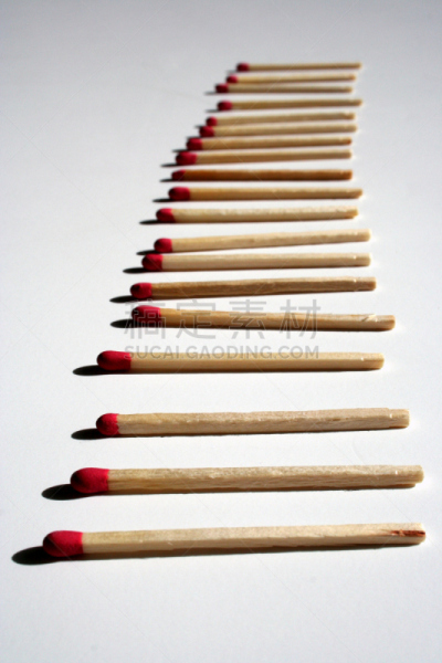 火柴,火绒,翻盖火柴盒,火柴棍,垂直画幅,成一排,无人,盒子,白色,热
