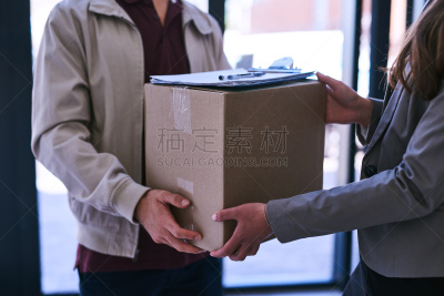 挨家挨户推销的人,公亩,邮政工作人员,信使,递送人员,推拉镜头,留白,服务业职位,顾客,制服