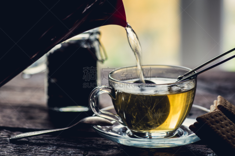 茶杯,玻璃杯,玻璃砖,褐色,水平画幅,无人,茶碟,含酒精饮料,干的,饮料