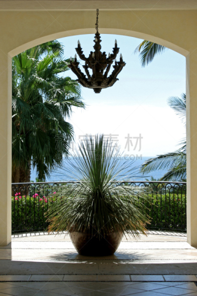 透过窗户往外看,住宅房间,垂直画幅,水,天空,白灰泥,度假胜地,门口,灯笼,无人