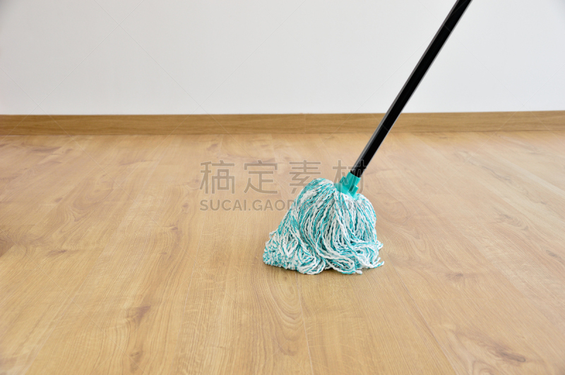 镶花地板,纺织品,木材着色料,硬木地板,平视角,忙碌,家庭生活,硬毛刷,家务
