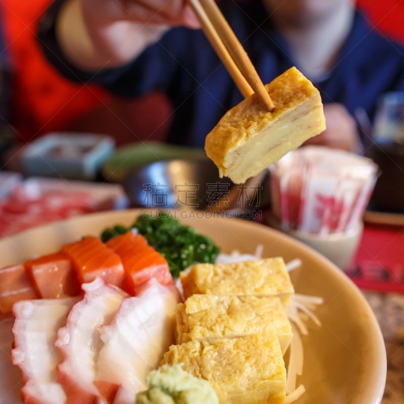 生鱼片,日本食品,绿芥末酱,章鱼,餐具,开胃品,膳食,海产,特写,黑色背景